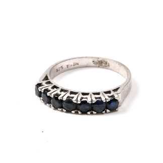 RING MED SYNTETISKA STENAR 16,25MM.