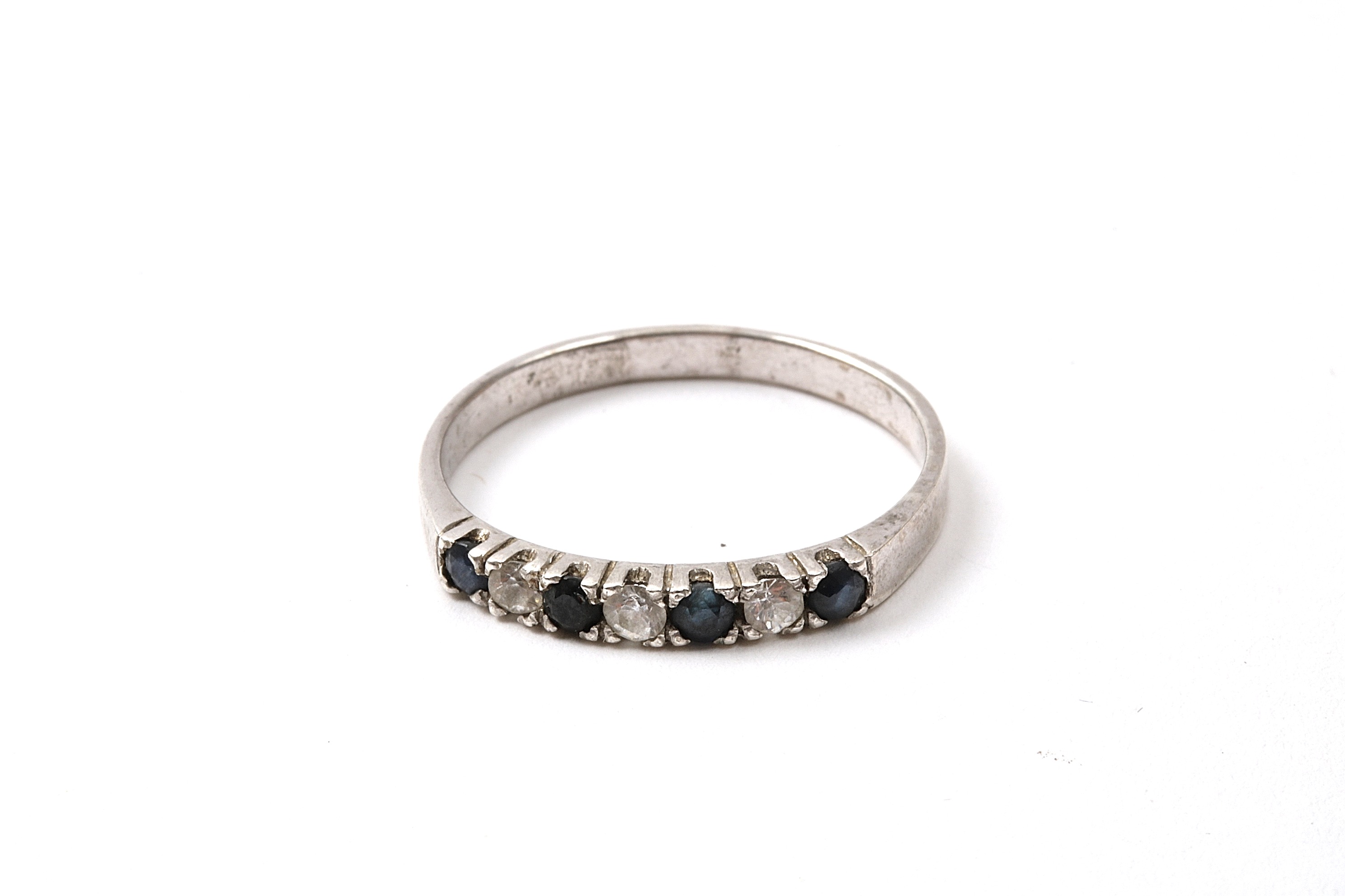 RING MED SYNTETISKA STENAR 19MM
