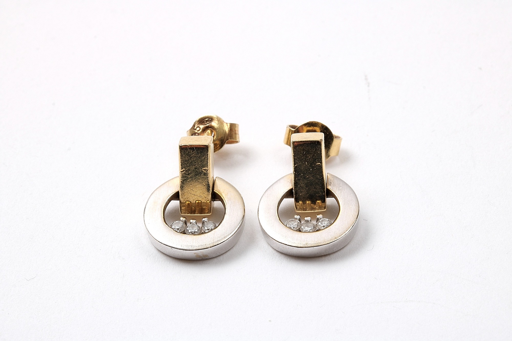 PAR ÖRHÄNGEN MED DIAMANTER 0,06CT. L. 1,5CM. 1 LÅS 14K - Bild 2