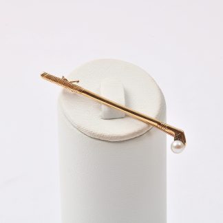 BROSCH GOLFKLUBBA MED PÄRLA TOTALVIKT, 5,2 CM, TILLV. LARSSONS GULDVERKSTAD I GÖTEBORG, 1974