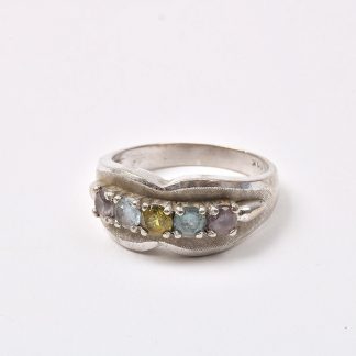 RING MED FÄRGADE STENAR, 17,75 MM