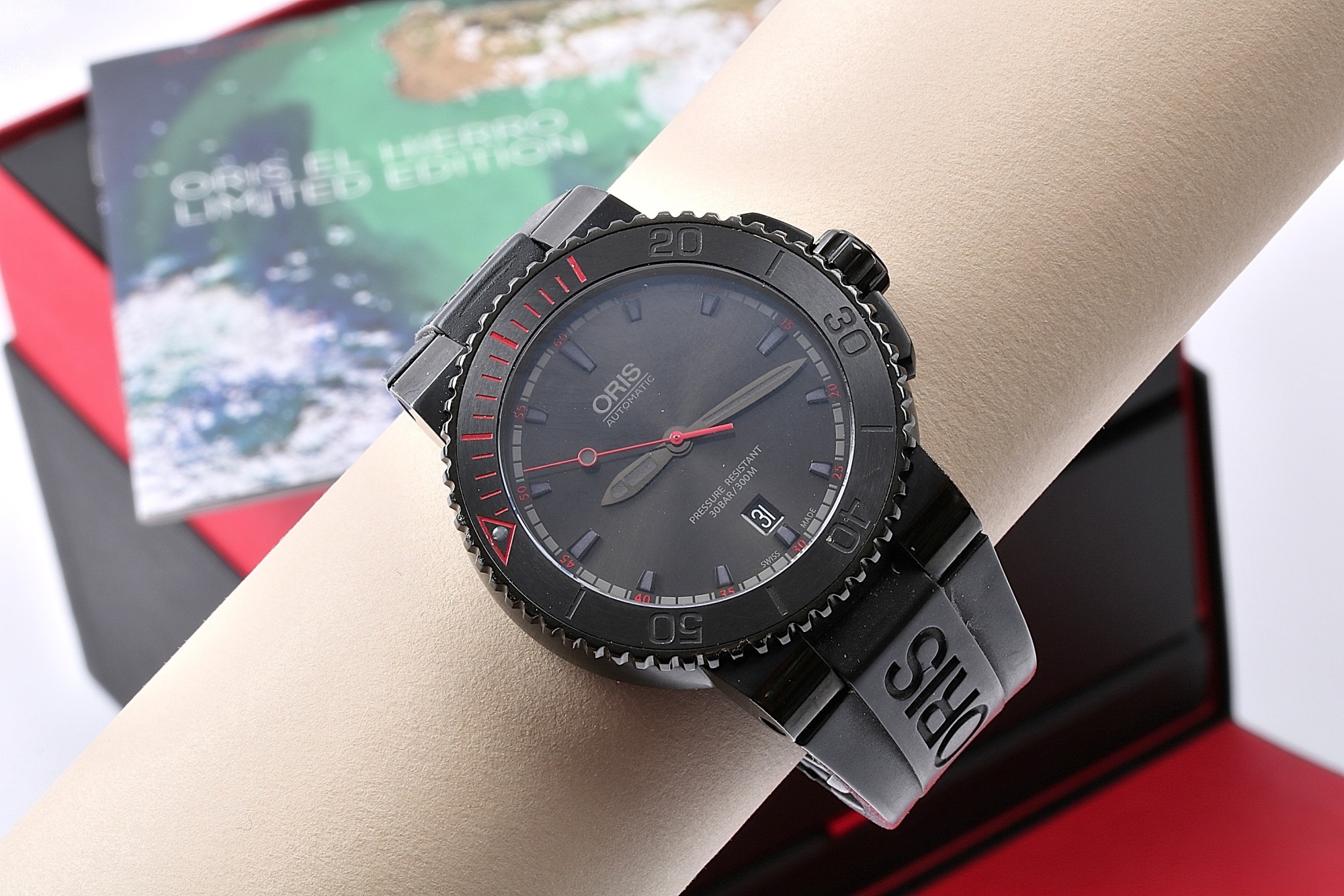 HERRUR ORIS EL HIERRO LIMITED EDITION. 732/2000. 43MM. AUTOMAT. CERT 2016-12-09 MAGNUSSONS UR. INNER OCH YTTER BOX. REPOR PÅ SPÄNNE.