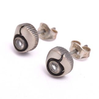 PAR ÖRHÄNGEN SILVER M VITA STENAR, KARL LAINE, FINLAND, 0,8CM