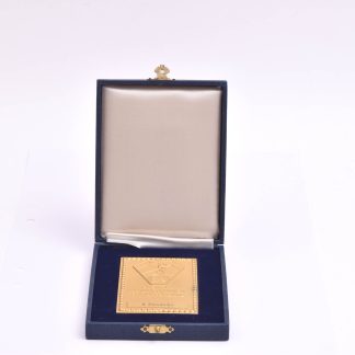 PLAKETT I FÖRGYLLT SILVER "SVENSKA JÄRNVÄGSMÄNNENS FRITIDSFÖRBUND""1981 FÖR FÖRTJÄNSTFULLT ARBETE INOM SvJF SKYTTEVERKSAMHET" NAMN-GRAVYR, 7,6CM, SVENSKA STÄMPLAR, TILLV. SPORRONG 1981, I ORIG ETUI