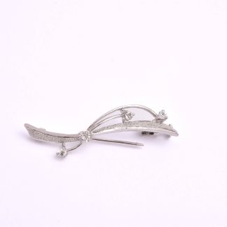 BROSCH SILVER M VITA SYNTETISKA STENAR, 4,2CM