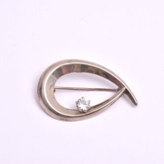 BROSCH SILVER M VIT SYNTETISK STEN, 3,4CM