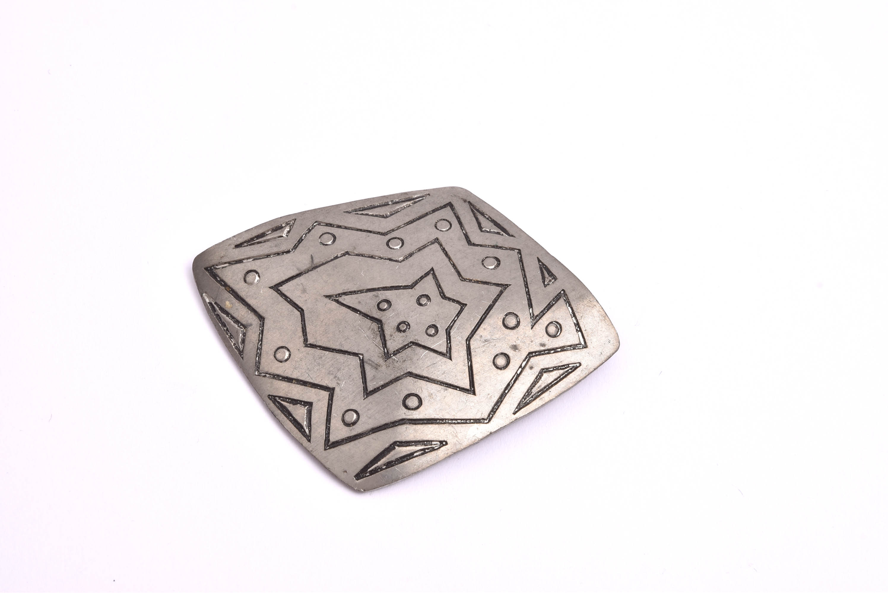 BROSCH TENN (RETRO) 5,5CM, SVENSKA STÄMPLAR