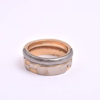 RING GJORD AV 2 SAMMANLÖDDA RINGAR (OBS!! DELAR AV RINGARNA I BLY & ANNAN METALL) 20MM