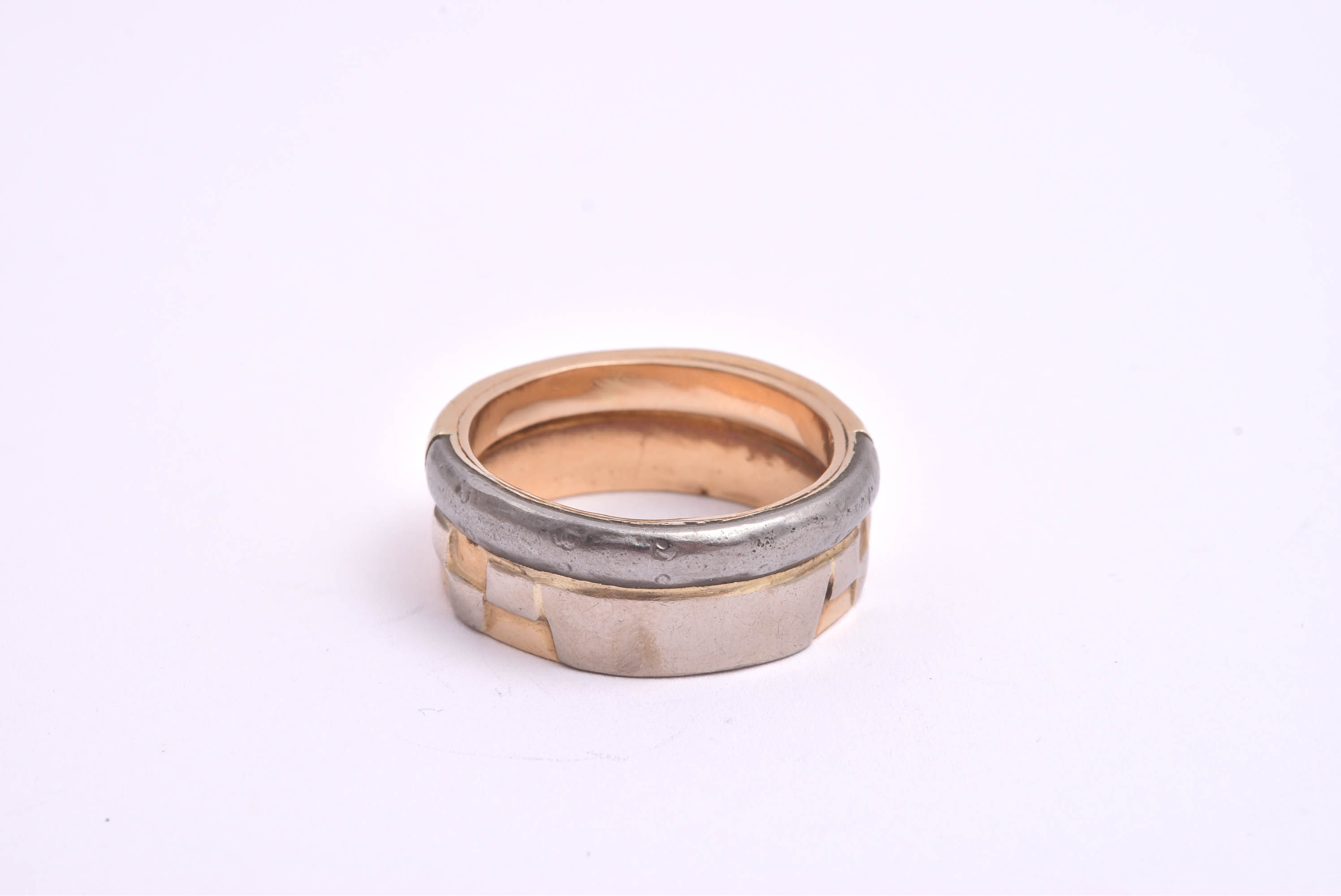 RING GJORD AV 2 SAMMANLÖDDA RINGAR (OBS!! DELAR AV RINGARNA I BLY & ANNAN METALL) 20MM