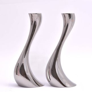 PAR LJUSSTAKAR GEORG JENSEN I ROSTFRITT STÅL, MODELL: COBRA (MEDIUM), REK. NYPRIS: 1499:-