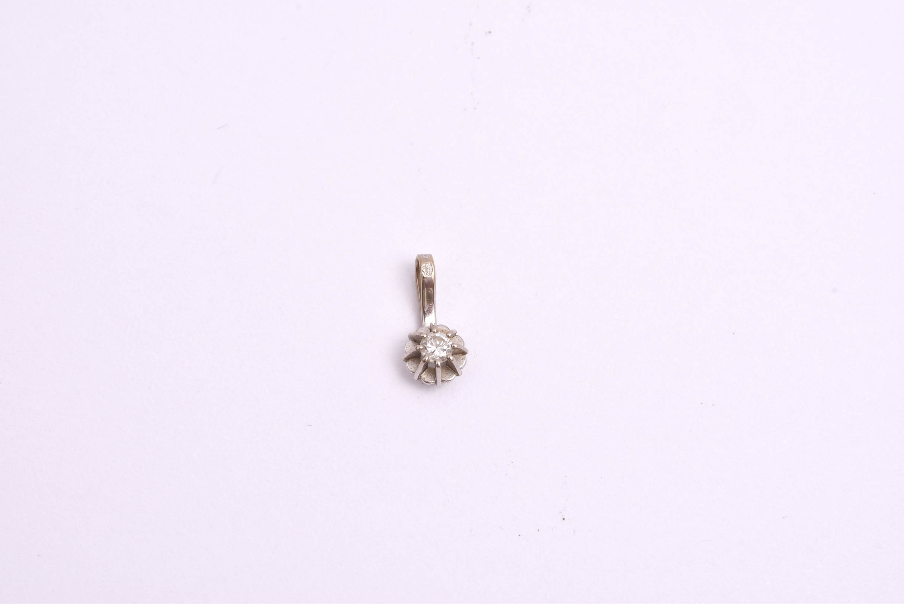 HÄNGE VITGULD M BRILJANT-SLIPAD DIAMANT 0,06CT, 1,1CM, TILLV. GULDFYND