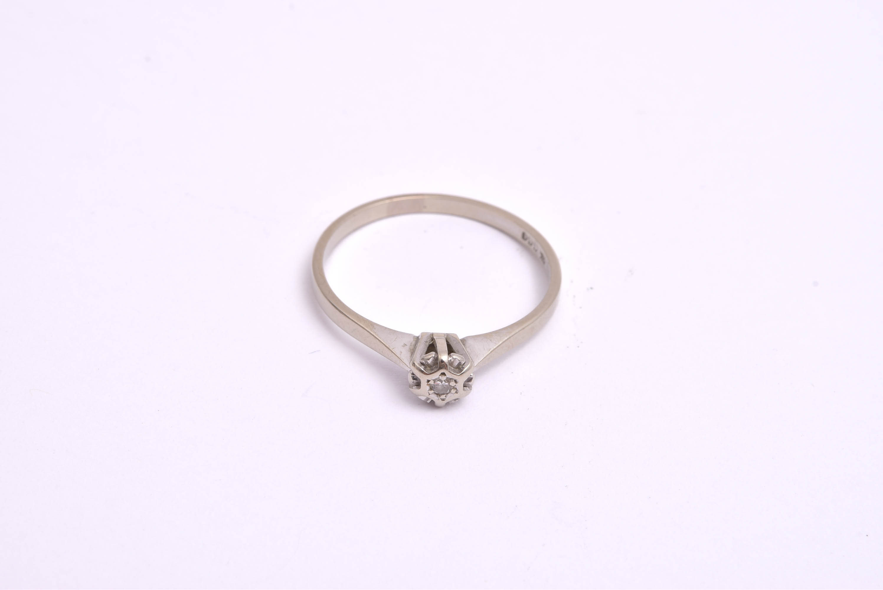 RING VITGULD M ÅTTKANT-SLIPAD DIAMANT 0,02CT, 17,75MM, SVENSK IMPORT-STÄMPEL