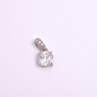 HÄNGE SILVER M VITA SYNTETISKA STENAR, 1,5CM INKL ÖGLAN, TILLV. GULDFYND