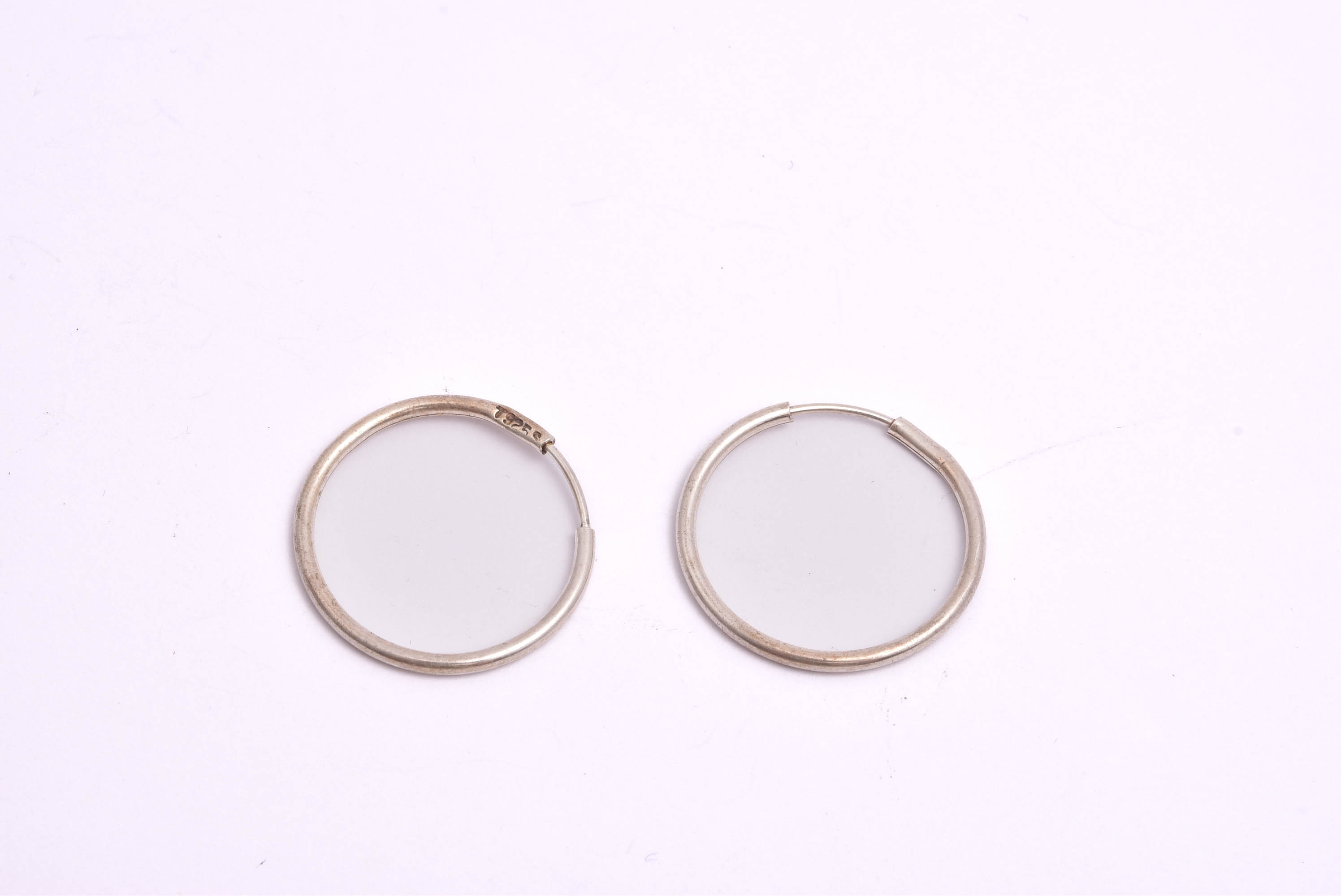 PAR ÖRHÄNGEN SILVER, YTTER-DIAMETER: 2,5CM
