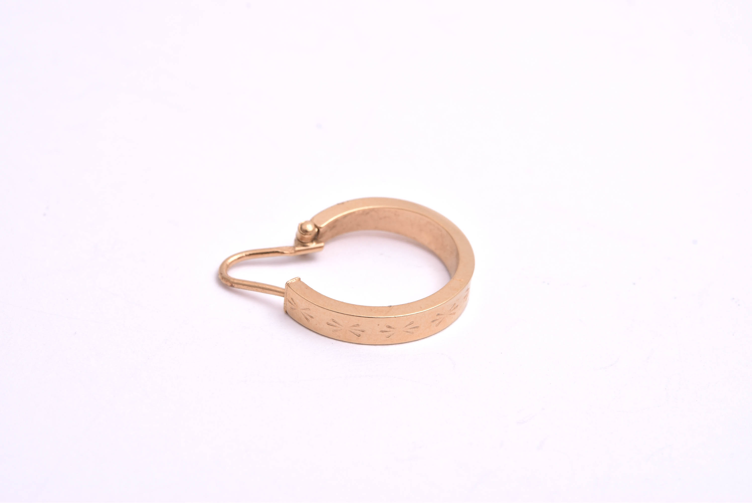 ETT UDDA ÖRHÄNGE, YTTER-DIAMETER: 1,5CM, SVENSK IMPORT-STÄMPEL