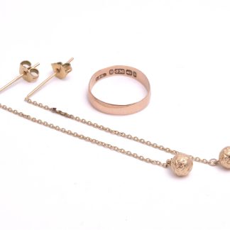 RING (BUCKLIG & REPIG) 18MM + PAR ÖRHÄNGEN (DEFEKTA), 6,8CM (LÅSEN EJ GULD, EJ MEDRÄKNADE I VIKTEN)