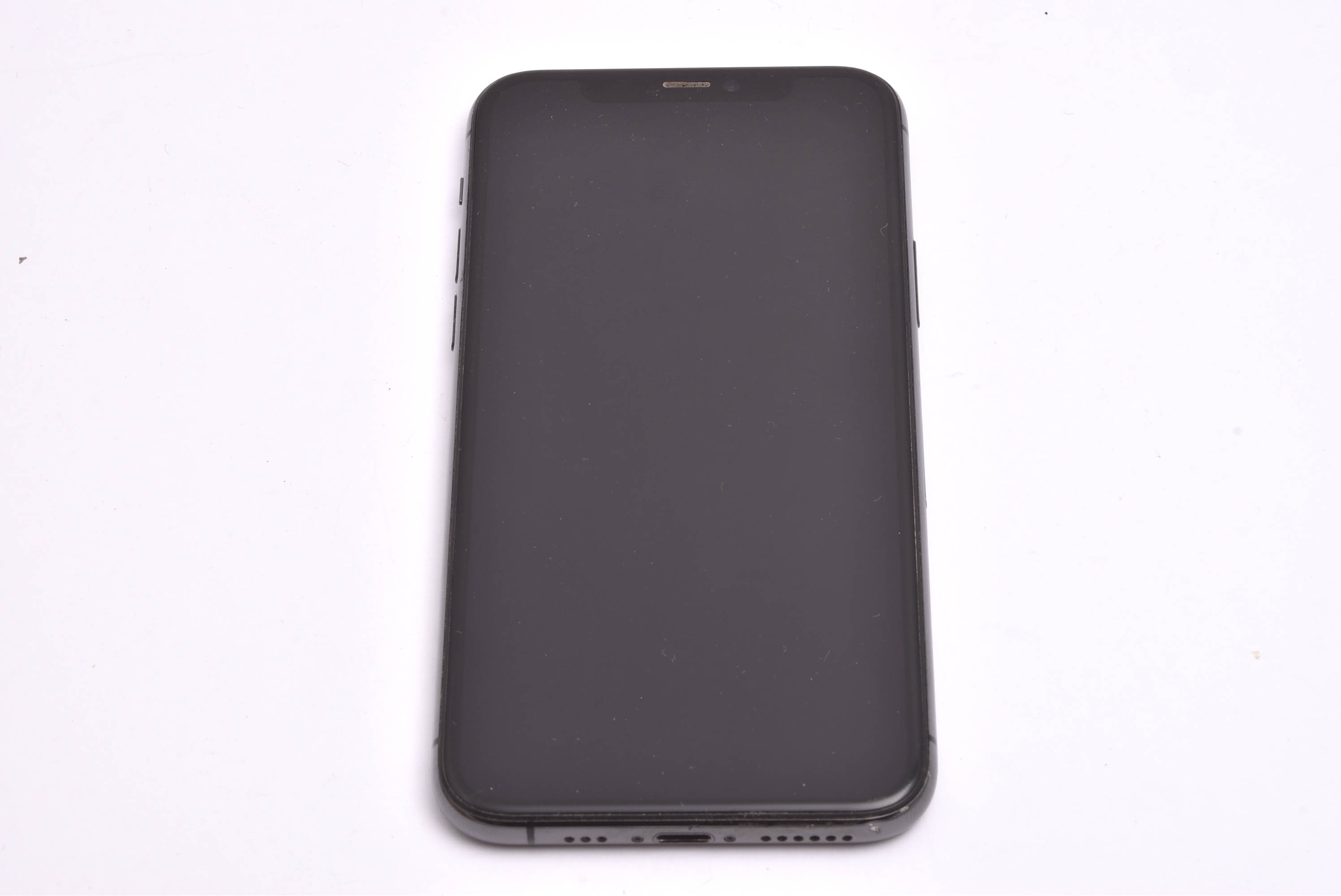 MOBILTELEFON IPHONE 11 PRO 64GB (SMÅREPOR) M LADDARE (SPRICKA I LADDAREN)