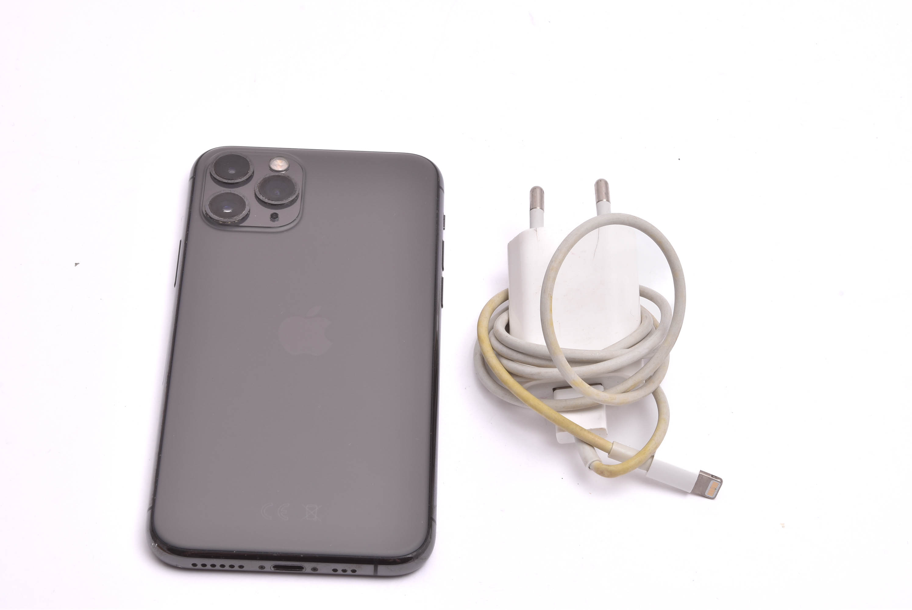 MOBILTELEFON IPHONE 11 PRO 64GB (SMÅREPOR) M LADDARE (SPRICKA I LADDAREN) - Bild 2