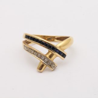 RING MED SAFIRER TOT. 0,55CT & DIAMANTER TOT. 0,06CT, ø 17,75MM - TILLV. GULD CARLSÉN I SUNDSVALL