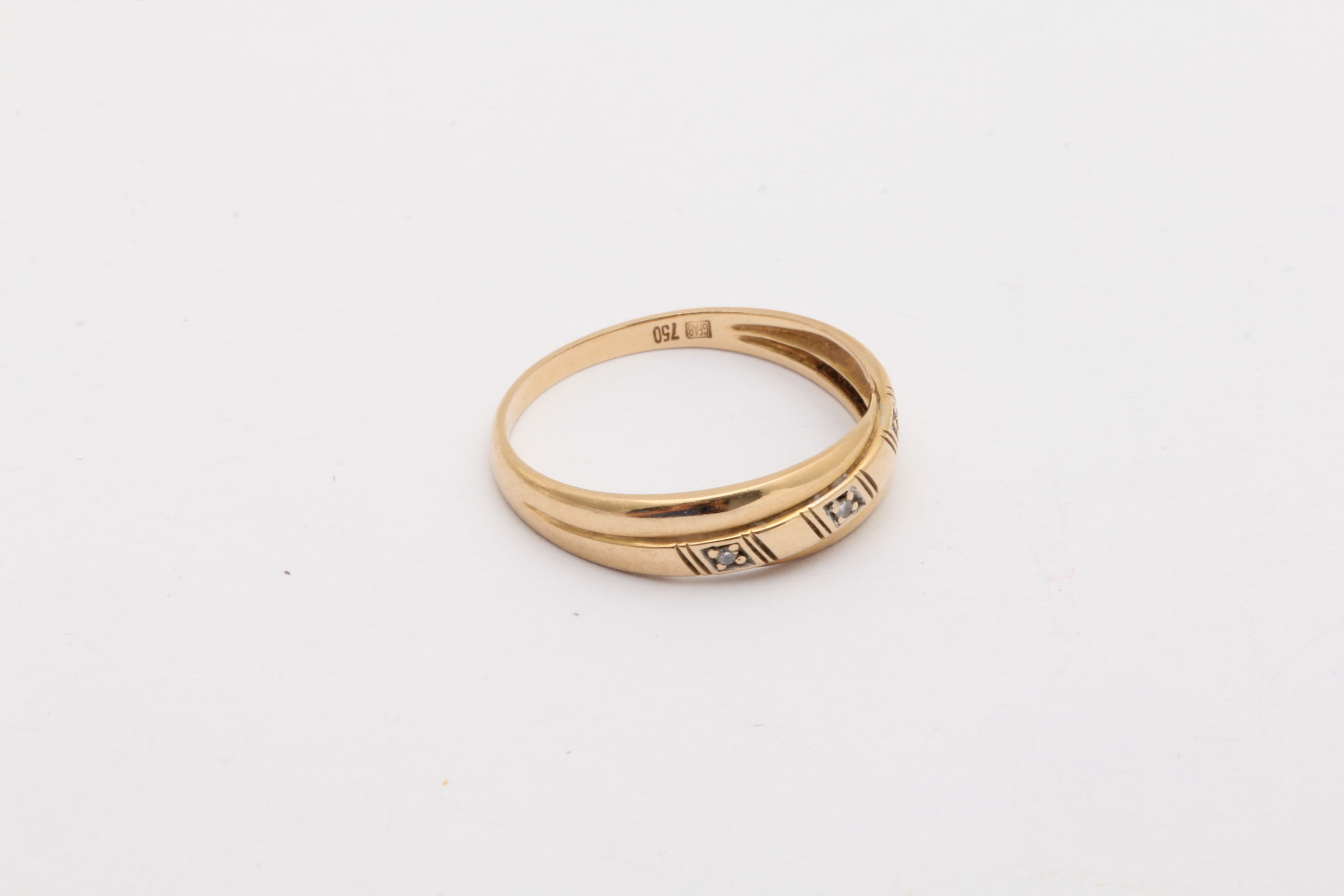 RING MED DIAMANTER TOT. CA: 0,015CT, ø 17MM – TILLV. GULDFYND
