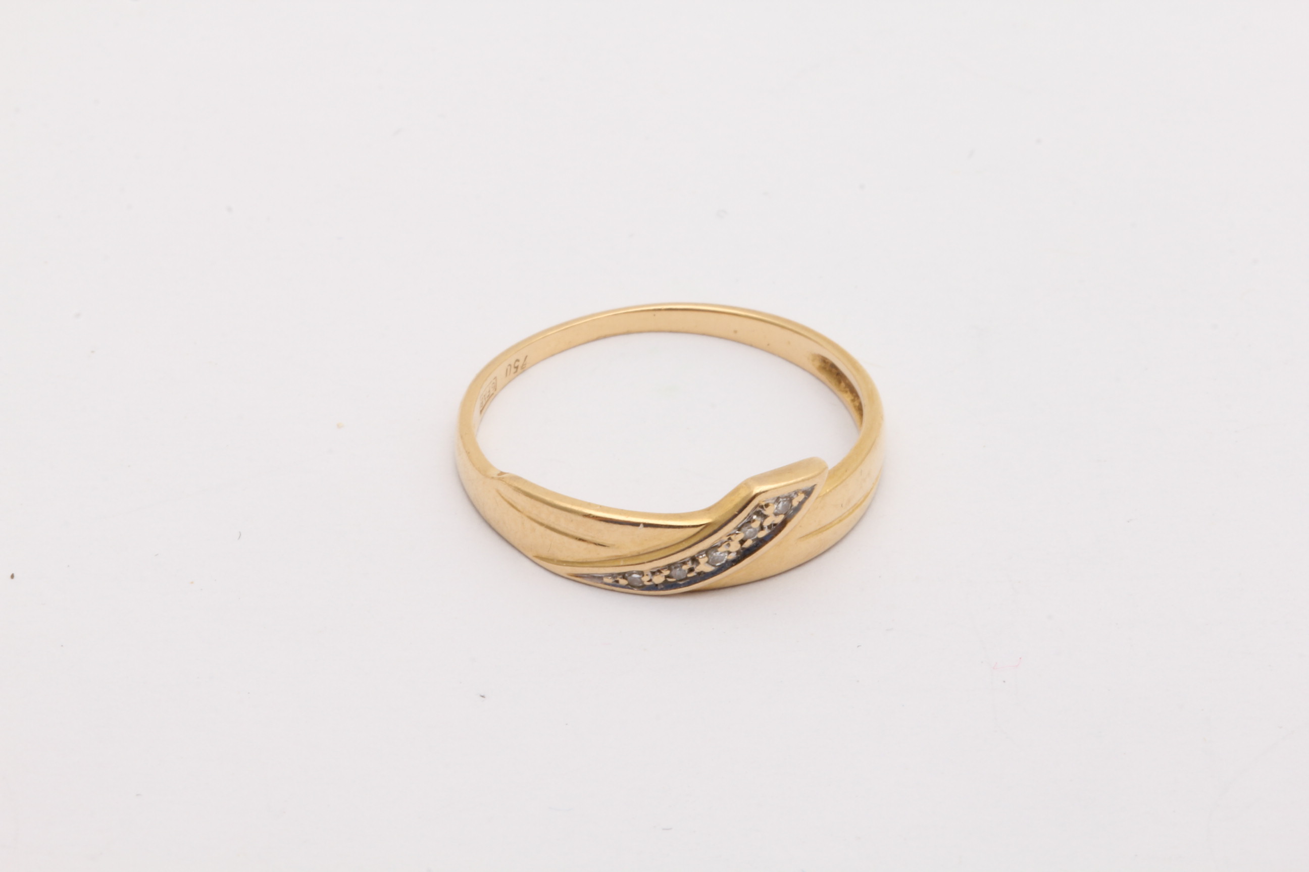 RING MED DIAMANTER TOT. CA: 0,025CT ø 17MM – TILLV. GULDFYND