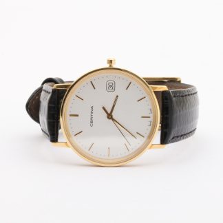 HERRUR CERTINA ø 33,5MM, DATUM, QUARTZ, MED ORIGINAL LÄDERBAND - 18K GULD I BOETTEN - OBS! GRAVYR PÅ BAKSIDAN OCH BANDET ÄR NÅGOT SLITET - TOTALVIKT: 30G