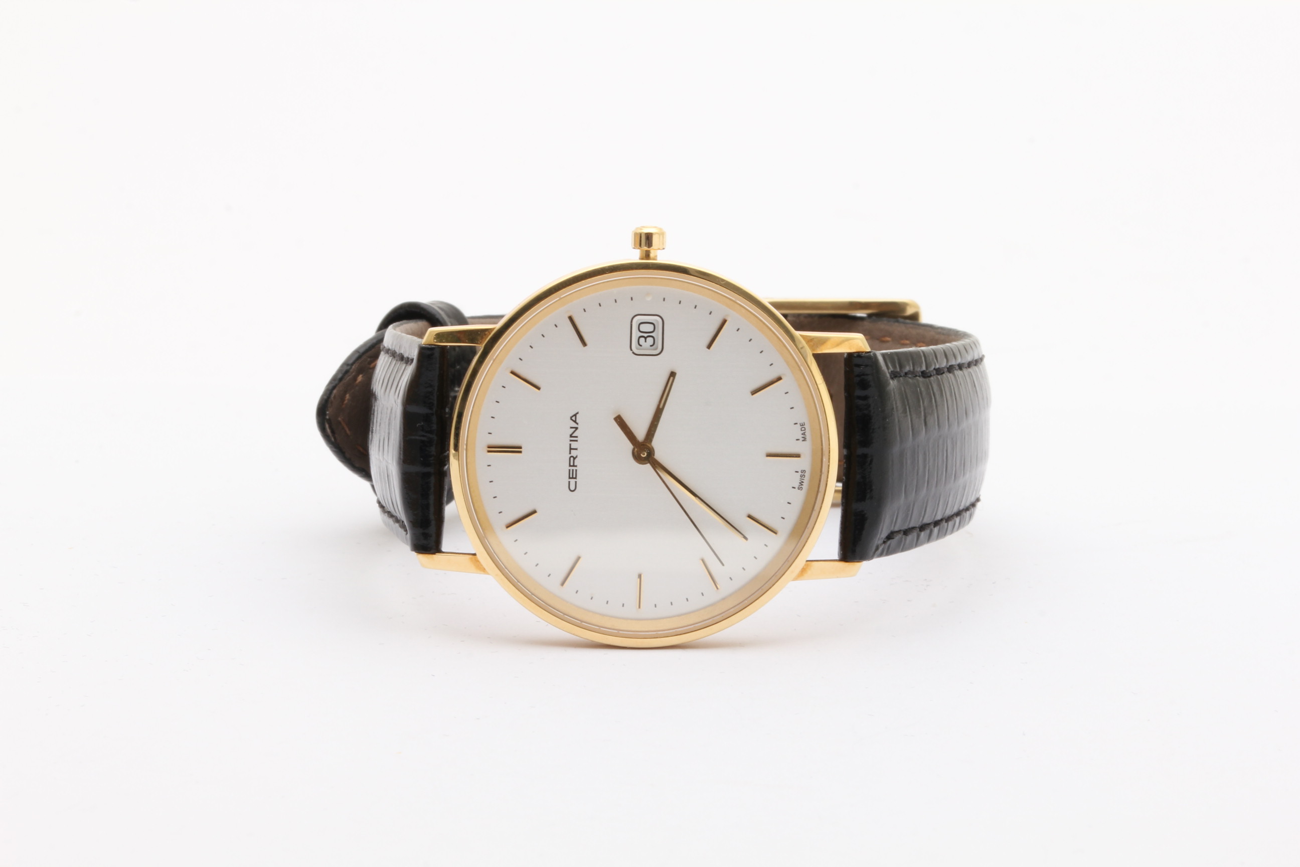 HERRUR CERTINA ø 33,5MM, DATUM, QUARTZ, MED ORIGINAL LÄDERBAND – 18K GULD I BOETTEN – OBS! GRAVYR PÅ BAKSIDAN OCH BANDET ÄR NÅGOT SLITET – TOTALVIKT: 30G