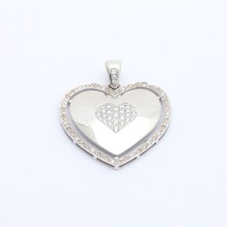 HÄNGE HJÄRTA VITGULD MED DIAMANTER TOT. CA: 0,70CT, 42x35MM - OBS! NÅGOT REPIG