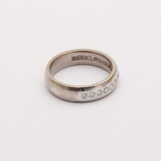 RING I VITGULD MED DIAMANTER TOT. 0,30CT ø 16,75MM - TILLV. STEENS GULDSMIDE I PARTILLE ÅR 2006