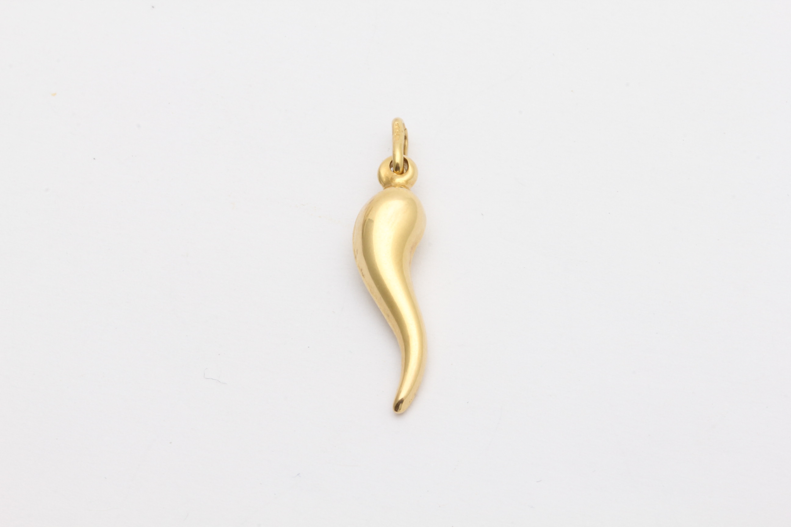 HÄNGE ” CORNICELLO ” (ITALIENSK AMULETT FÖR TUR OCH SKYDD MOT DET ”ONDA ÖGAT”) 32x7MM – TILLV. ESLÖV