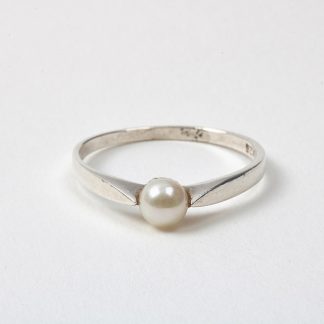 RING I SILVER MED LIMMAD PÄRLA, 18,25 MM