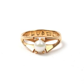 RING MED PÄRLA, TILLV. 1909, GRAVYR, 17,25 MM