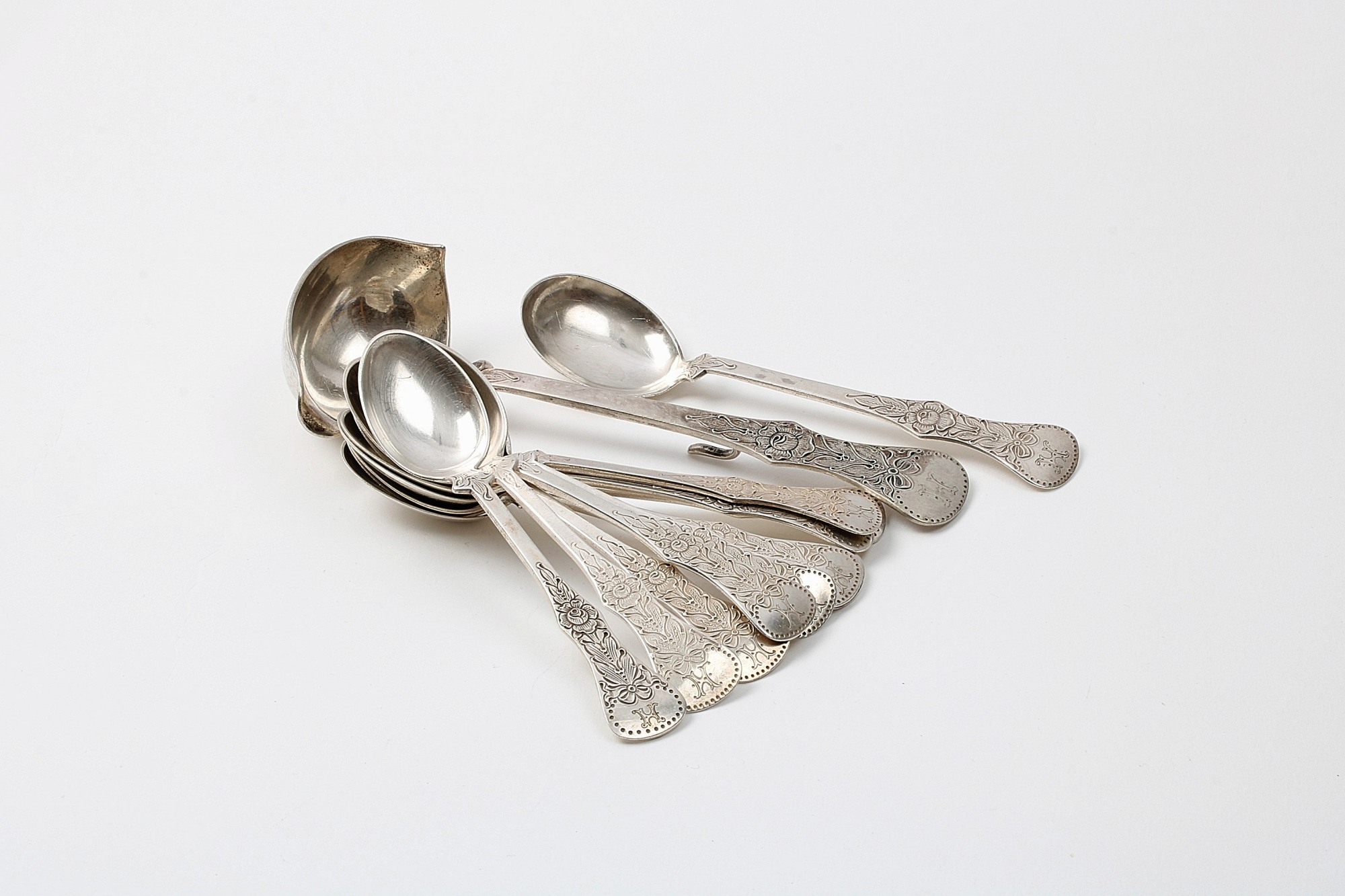 10 KAFFESKEDAR, L 12,5 CM, 1 SYLTSKED, SÅS SLEV I SILVER, TILLV. O.OLBERG, NORGE