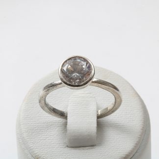 RING I SILVER MED VIT STEN, GHA, 17MM
